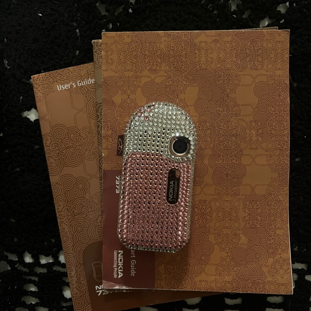 Nokia Pink Cell Phone Classic Design - Picture 9 of 9